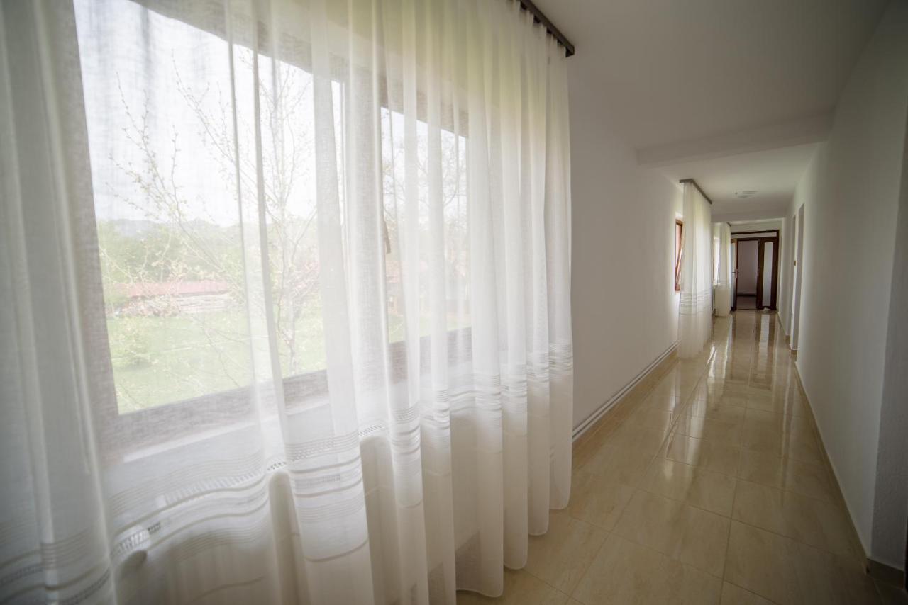 Angela Hotel Polovragi Luaran gambar